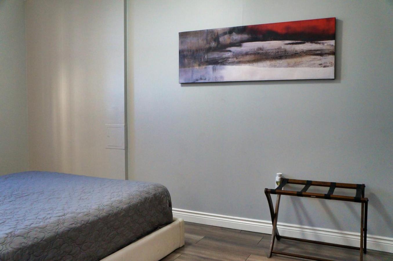 Spacious 2 Bedroom In Beltline On The Floor Apartment *