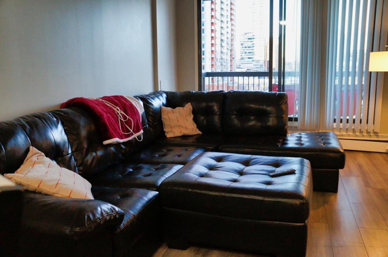 Spacious 2 Bedroom In Beltline On The Floor *